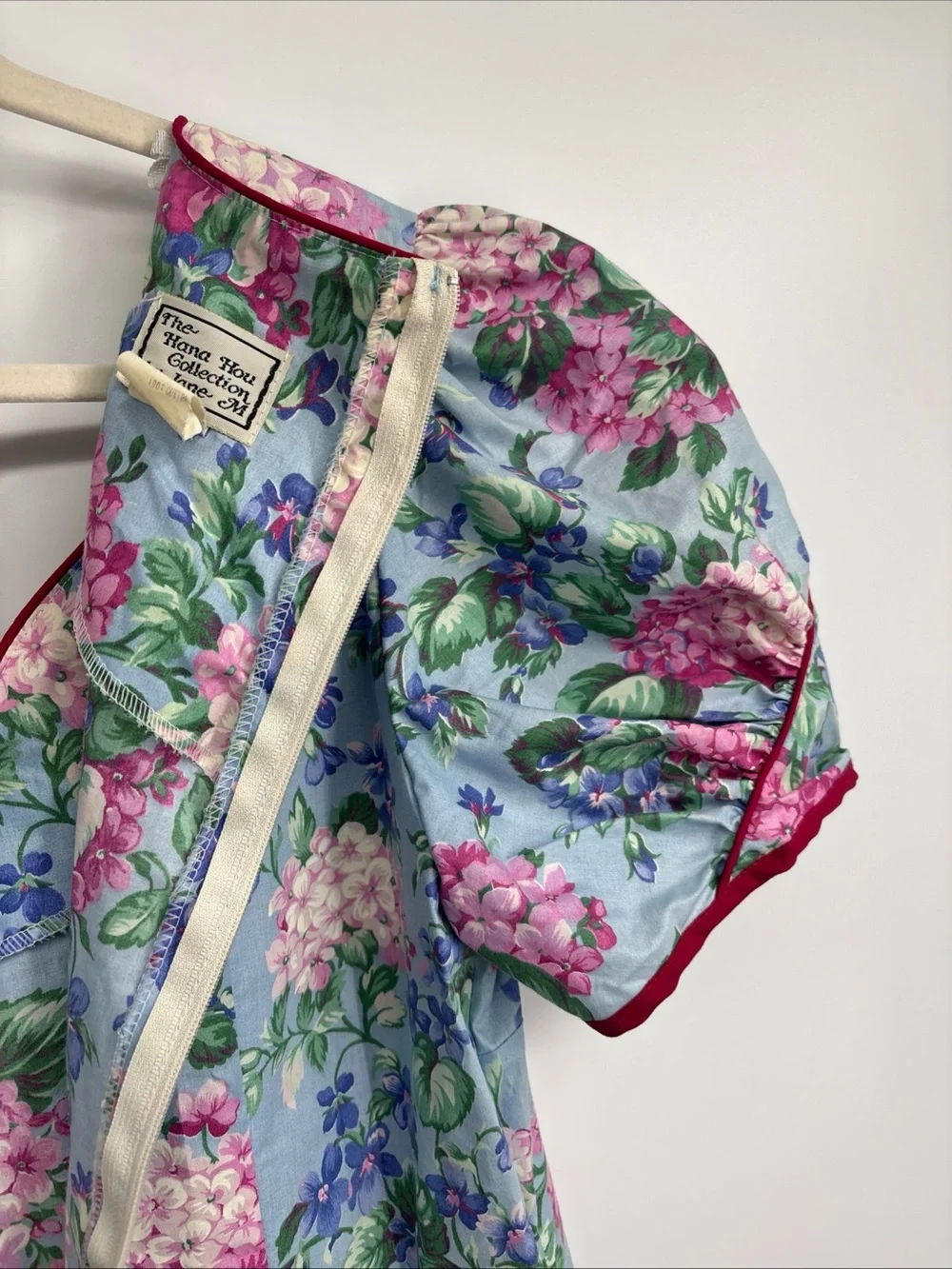 Sz 8 Floral Hydrangea Dress with Puff Sleeves - Pink on Light Blue
